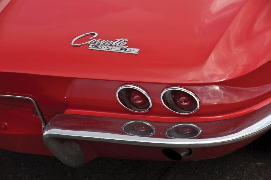  Chevrolet Corvette Stingray Convertible 1963 года  (фото 17 из 37)